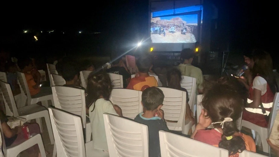 Ceylanpınar’da Çocuklara Sinema Sürprizi