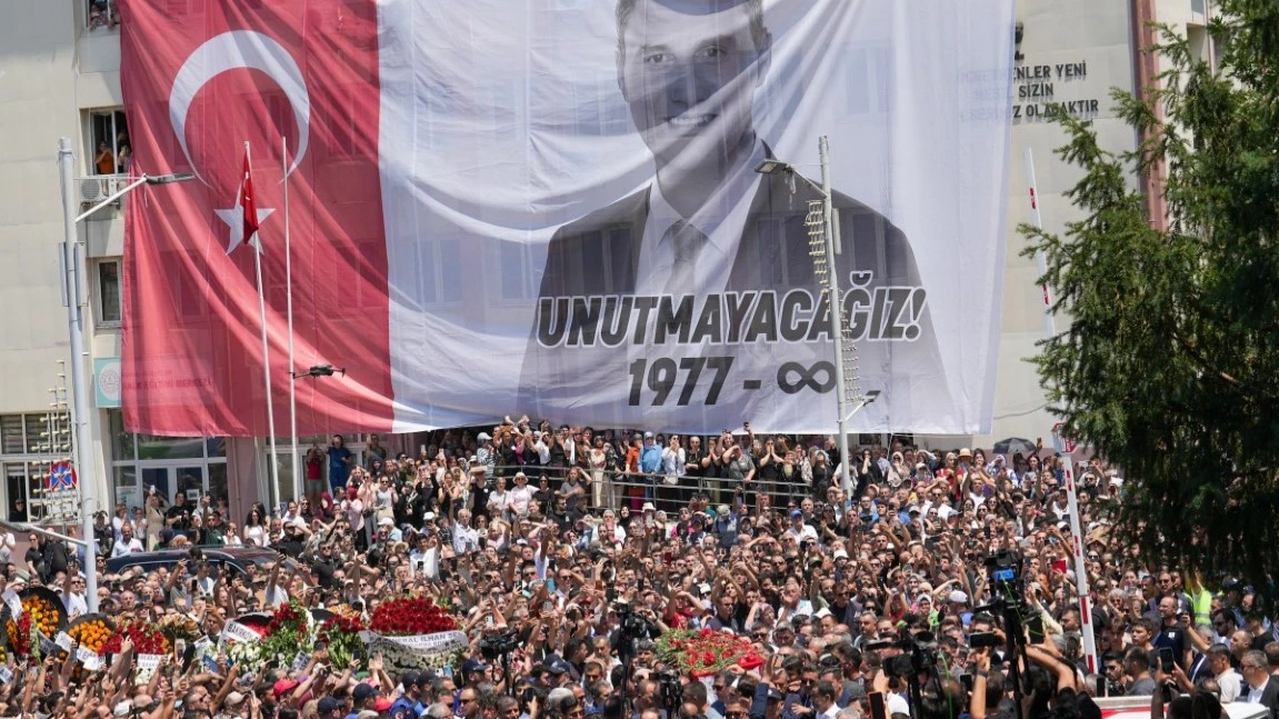 Binlerce Manisalı, Ferdi Başkanlarını gözyaşlarıyla uğurladı