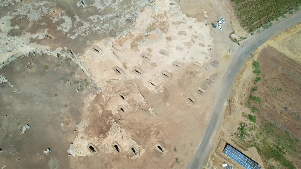 Şanlıurfa Yolu’ndaki Turuş Kaya Mezarları Ortaya Çıkıyor